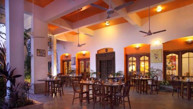 Monterio Hotel Baga Bagian luar foto