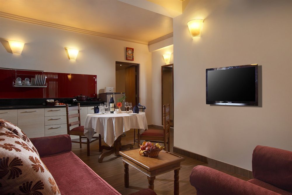 Monterio Hotel Baga Bagian luar foto